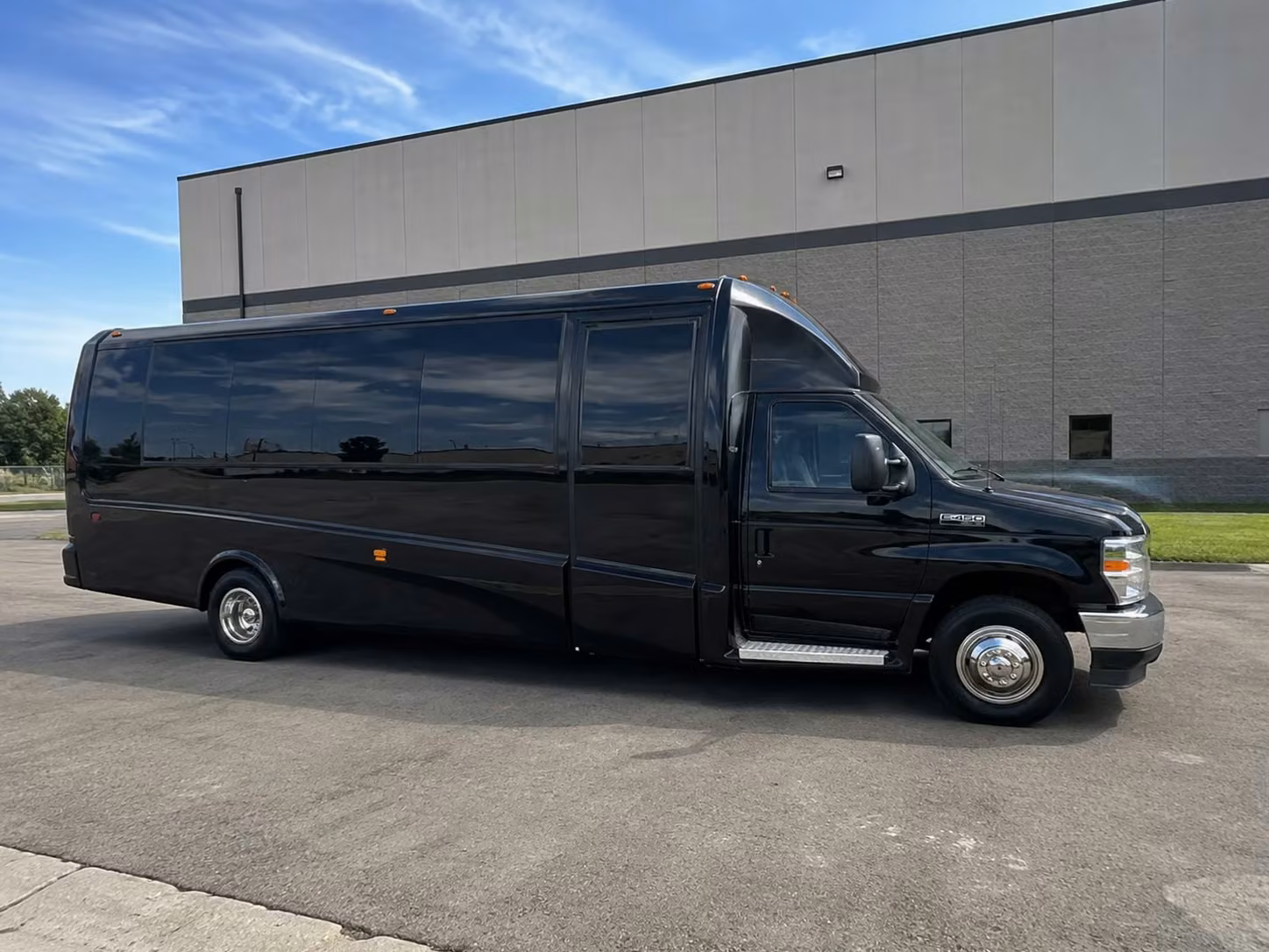 perris 15 passenger minibus rental